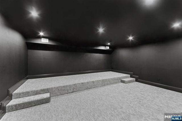 309 Green Ridge Road, Franklin Lakes, NJ 07417