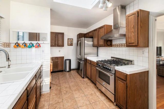 2658 Highland Drive, Carlsbad, CA 92008