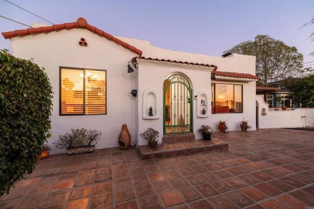 2658 Highland Drive, Carlsbad, CA 92008