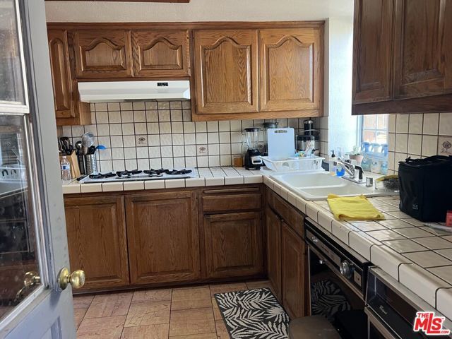 9278 Kewen Avenue, Sun Valley (los Angeles), CA 91352
