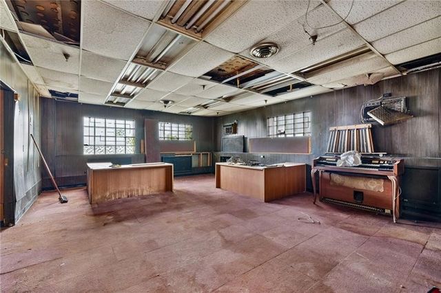 8033 Bennett Street, East Hills, PA 15221