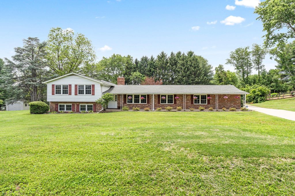 3318 LOWELL LN, Ijamsville, MD 21754