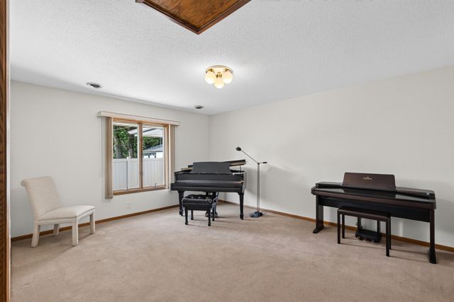 194 69th Avenue NE, Fridley, MN 55432