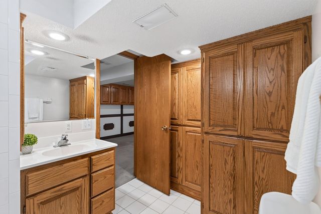 194 69th Avenue NE, Fridley, MN 55432