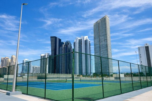 16919 N Bay Rd 911, Sunny Isles Beach, FL 33160