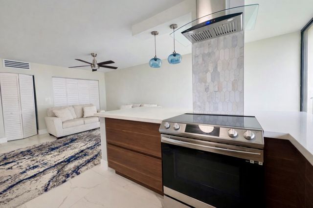 16919 N Bay Rd 911, Sunny Isles Beach, FL 33160