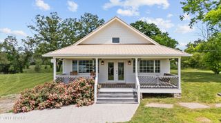 2738 indian creek Rd, Dandridge, TN 37725