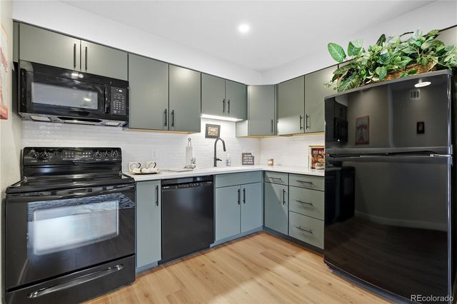 2575 S Syracuse Way 205, Denver, CO 80231