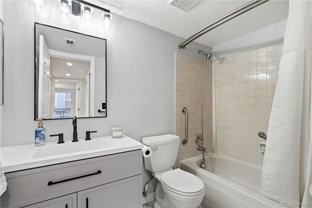 2575 S Syracuse Way 205, Denver, CO 80231