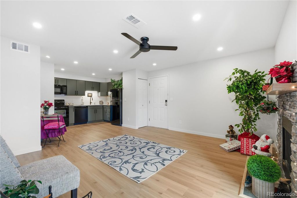 2575 S Syracuse Way 205, Denver, CO 80231