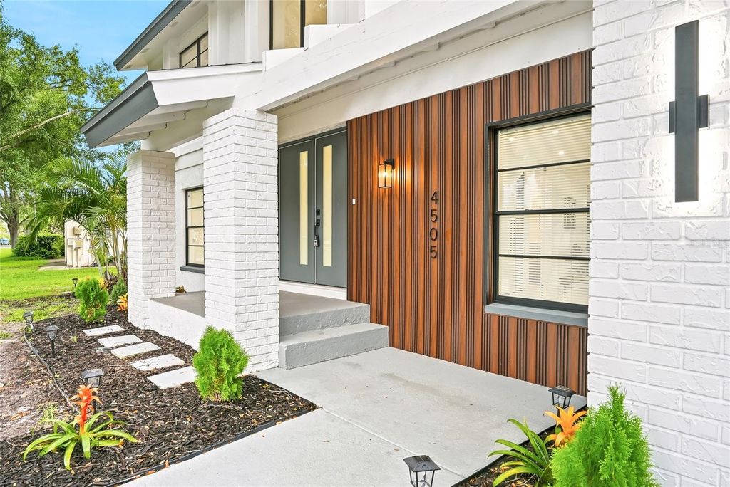 Image 3 of property listing at 4505 WHITWORTH LANE, Tampa, FL 33624