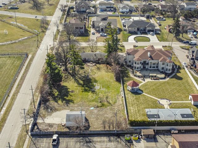 26204 Doxtator Street, Dearborn Heights, MI 48127