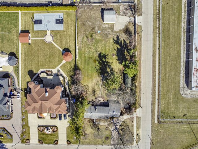 26204 Doxtator Street, Dearborn Heights, MI 48127