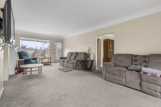 26204 Doxtator Street, Dearborn Heights, MI 48127