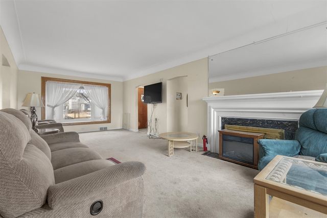 26204 Doxtator Street, Dearborn Heights, MI 48127