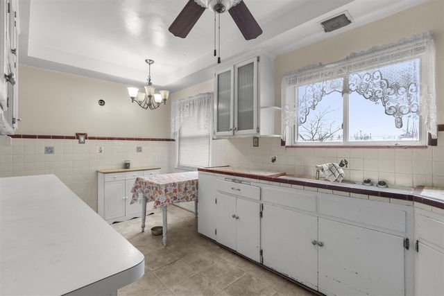 26204 Doxtator Street, Dearborn Heights, MI 48127