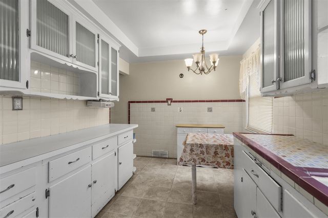 26204 Doxtator Street, Dearborn Heights, MI 48127