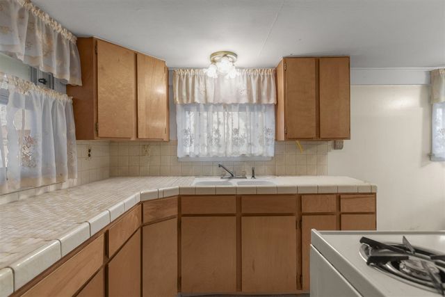 26204 Doxtator Street, Dearborn Heights, MI 48127