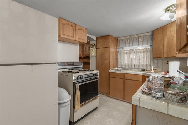 26204 Doxtator Street, Dearborn Heights, MI 48127