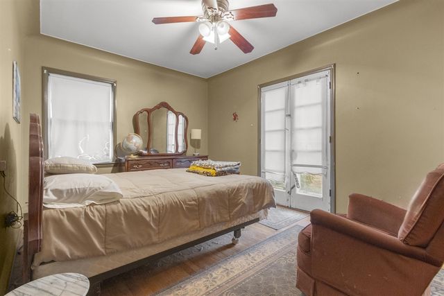 26204 Doxtator Street, Dearborn Heights, MI 48127