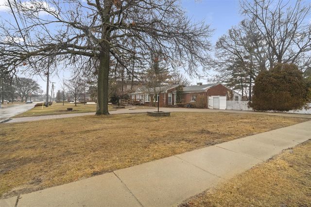 26204 Doxtator Street, Dearborn Heights, MI 48127