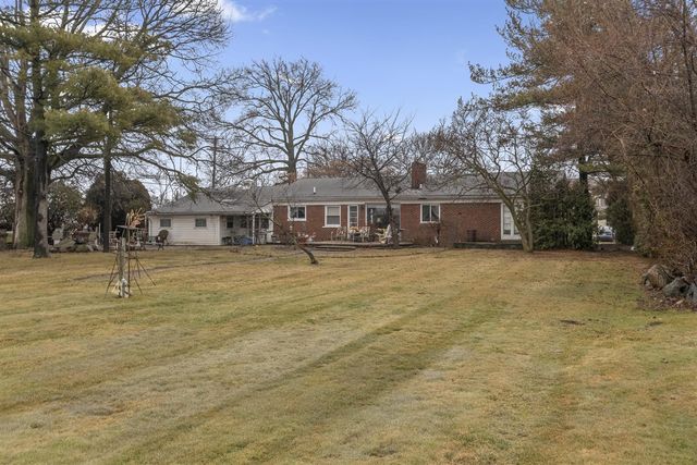 26204 Doxtator Street, Dearborn Heights, MI 48127