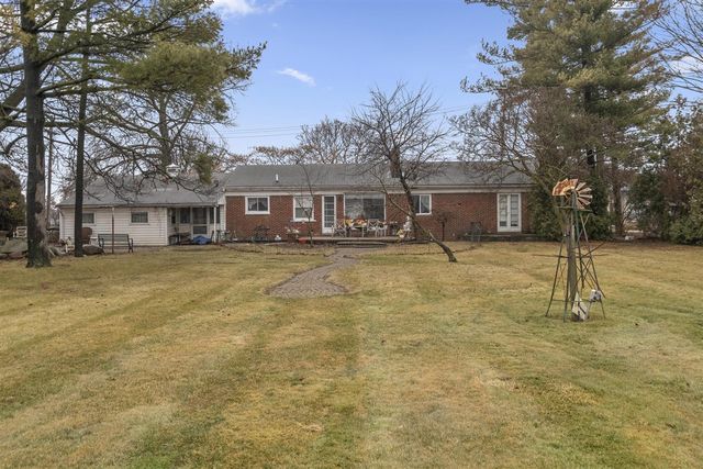 26204 Doxtator Street, Dearborn Heights, MI 48127