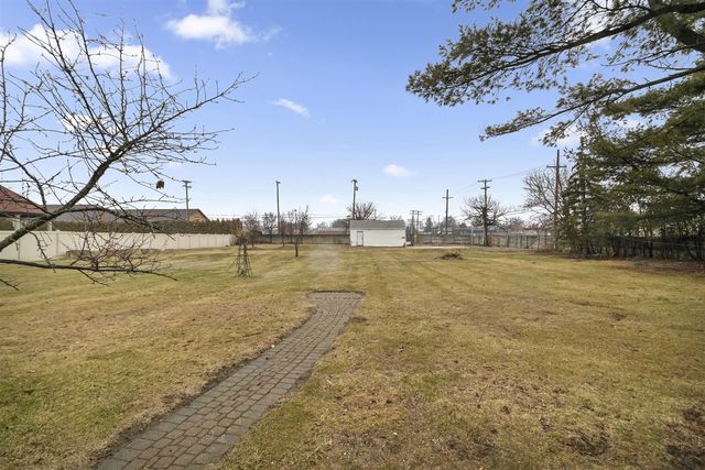 26204 Doxtator Street, Dearborn Heights, MI 48127