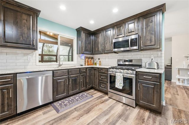 12532 Fee Fee Road, St Louis, MO 63146