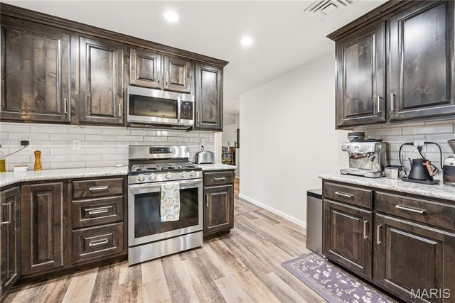 12532 Fee Fee Road, St Louis, MO 63146