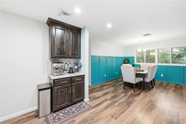 12532 Fee Fee Road, St Louis, MO 63146