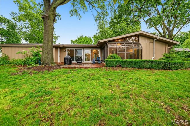 12532 Fee Fee Road, St Louis, MO 63146