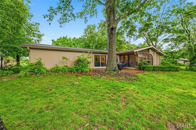 12532 Fee Fee Road, St Louis, MO 63146
