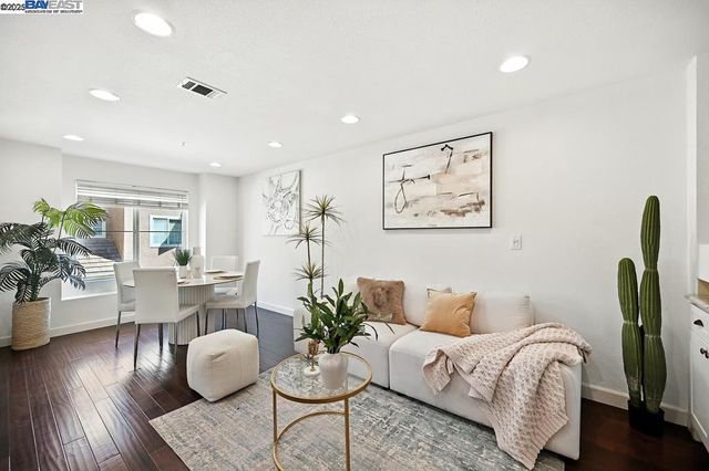 4683 Mangrove Dr, Dublin, CA 94568