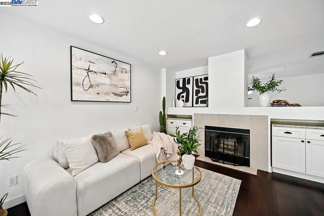 4683 Mangrove Dr, Dublin, CA 94568