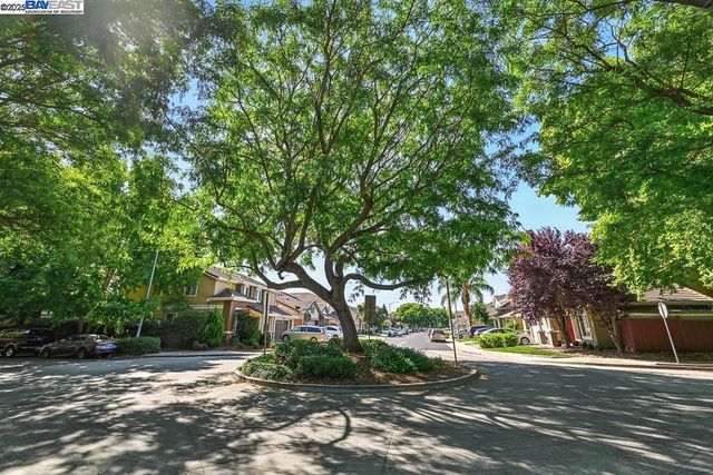 4683 Mangrove Dr, Dublin, CA 94568