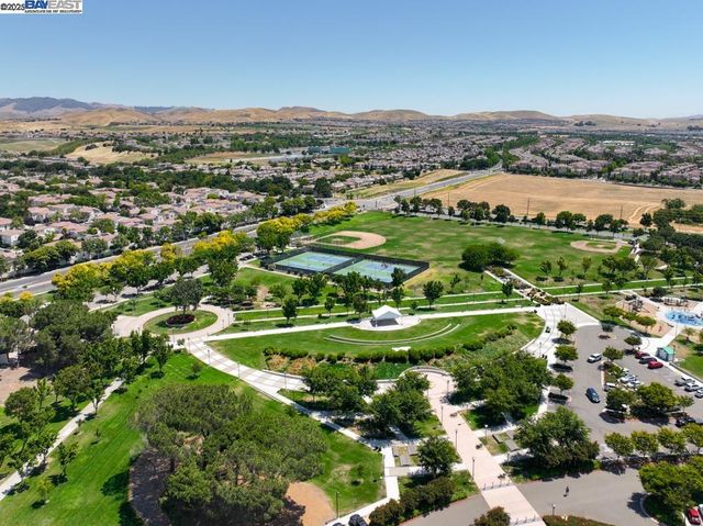 4683 Mangrove Dr, Dublin, CA 94568