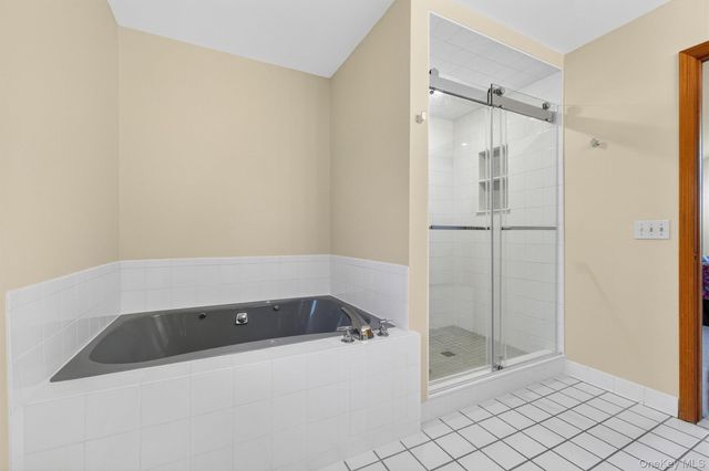 29 Deer Brook Drive, New Windsor, NY 12553