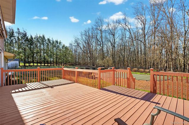 29 Deer Brook Drive, New Windsor, NY 12553