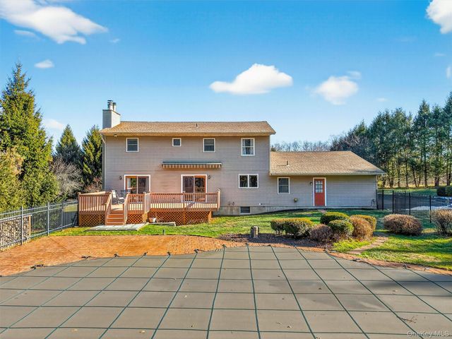 29 Deer Brook Drive, New Windsor, NY 12553
