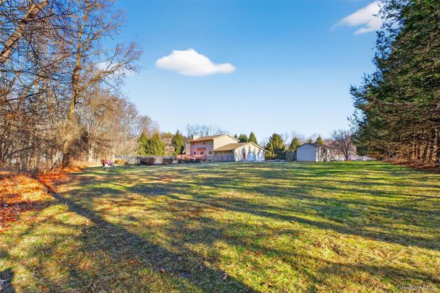 29 Deer Brook Drive, New Windsor, NY 12553