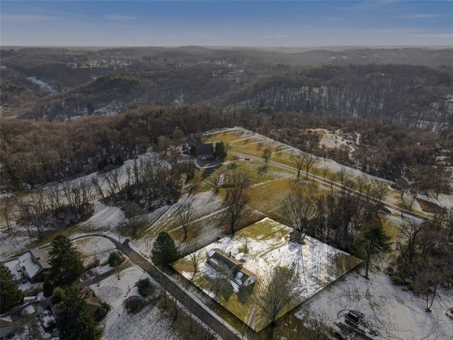 2464 Henry Lane, Franklin Park, PA 15143