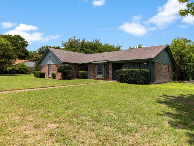 401 Nita Court, Crowley, TX 76036