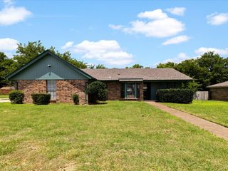 401 Nita Court, Crowley, TX 76036