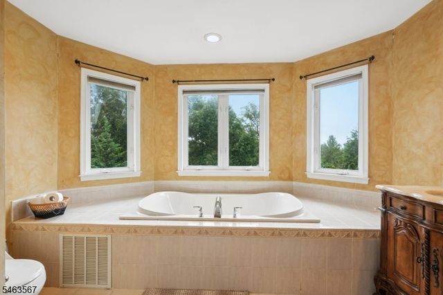 9 Inwood Ter, Fairfield Twp., NJ 07004