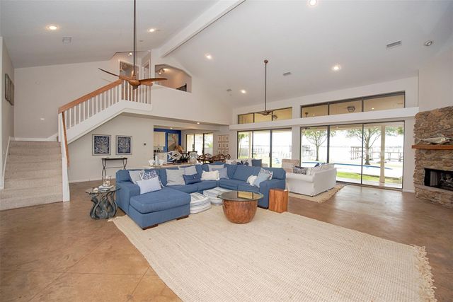 3821 Nasa Rd 1, Seabrook, TX 77586