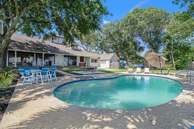 3821 Nasa Rd 1, Seabrook, TX 77586
