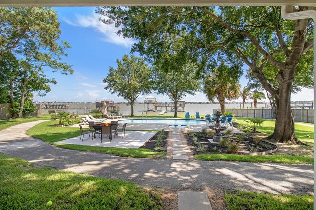 3821 Nasa Rd 1, Seabrook, TX 77586
