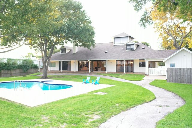 3821 Nasa Rd 1, Seabrook, TX 77586