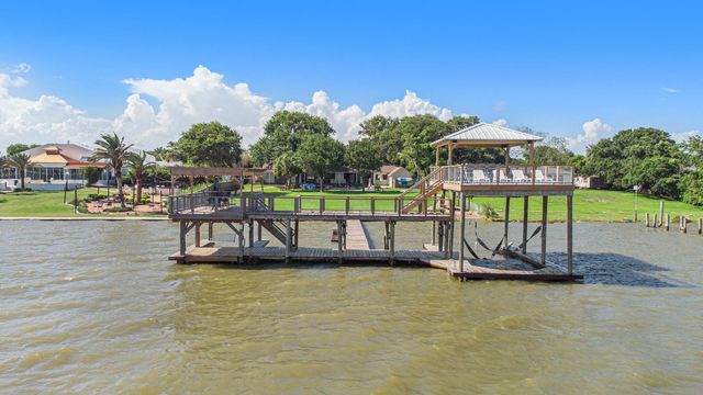 3821 Nasa Rd 1, Seabrook, TX 77586
